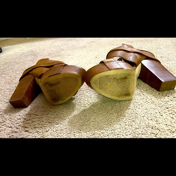 BCBGeneration Size 9 Brown Heels - Picture 4 of 6